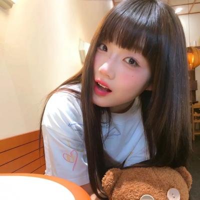 甜蜜寂寞女孩